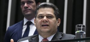 Alcolumbre defende pacificação nacional e articula indulto a Bolsonaro