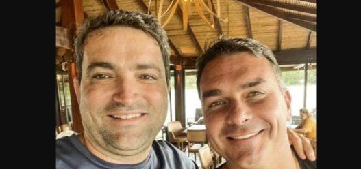 Bet de advogado investigado por fraude do INSS pagou voos de Flávio Bolsonaro na Europa