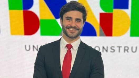 Deputado eleito Pedro Rousseff sofre acidente de carro em Minas Gerais
