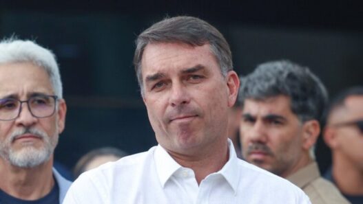 Em carta, bispos católicos alertam para ameaças à democracia em candidatura de Flávio Bolsonaro