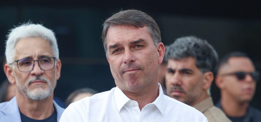 Em carta, bispos católicos alertam para ameaças à democracia em candidatura de Flávio Bolsonaro