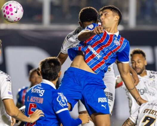 Em jogo de muita chuva, Bahia não aproveita expulsão de Neymar e cede empate ao Santos