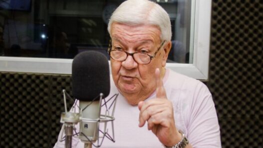 Ícone do rádio baiano, José Ataíde continua no ar, aos 92 anos, com Boa Tarde Bola todo domingo, na Metrópole