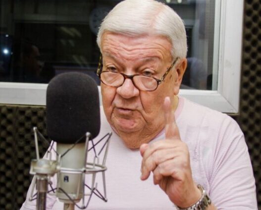 Ícone do rádio baiano, José Ataíde continua no ar, aos 92 anos, com Boa Tarde Bola todo domingo, na Metrópole
