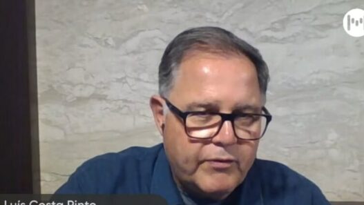Jornalista do ICL critica atuação de Nunes Marques no TSE e aponta favorecimento a Flávio Bolsonaro