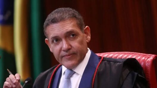 Kassio Nunes dá 24 horas para Meta explicar atuação de canal “Exército do Lula”