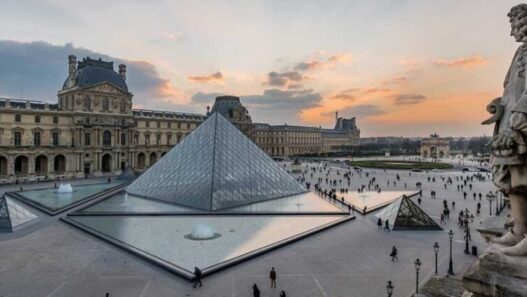 Museu do Louvre fecha em meio à onda de protestos na França