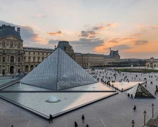 Museu do Louvre fecha em meio à onda de protestos na França