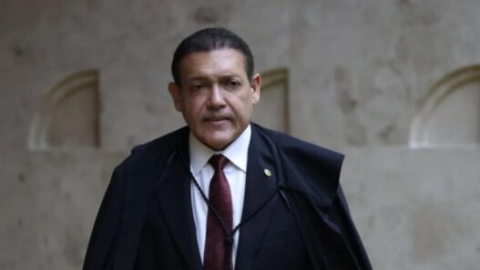 Nunes Marques revê decisão e flexibiliza transporte de indígenas e quilombolas no segundo turno