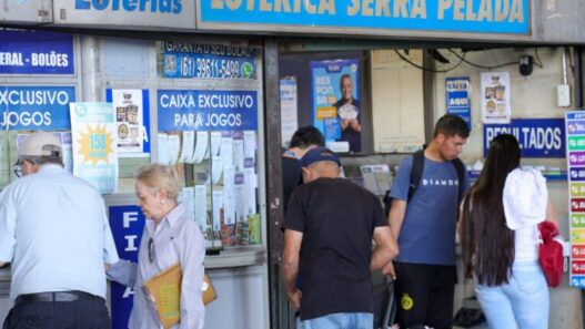 Sem ganhadores, Mega-Sena acumula e pode pagar R$ 230 milhões no próximo sorteio