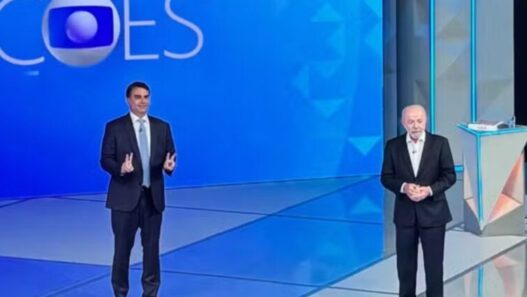 “Todo mundo sabe da ligação desse rapaz com as milícias”, dispara Lula sobre Flávio Bolsonaro